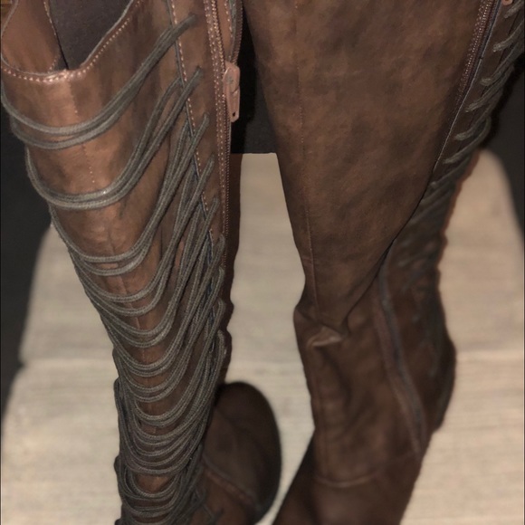 Brown Heeled Boots 👢 9.5 - Picture 2 of 3
